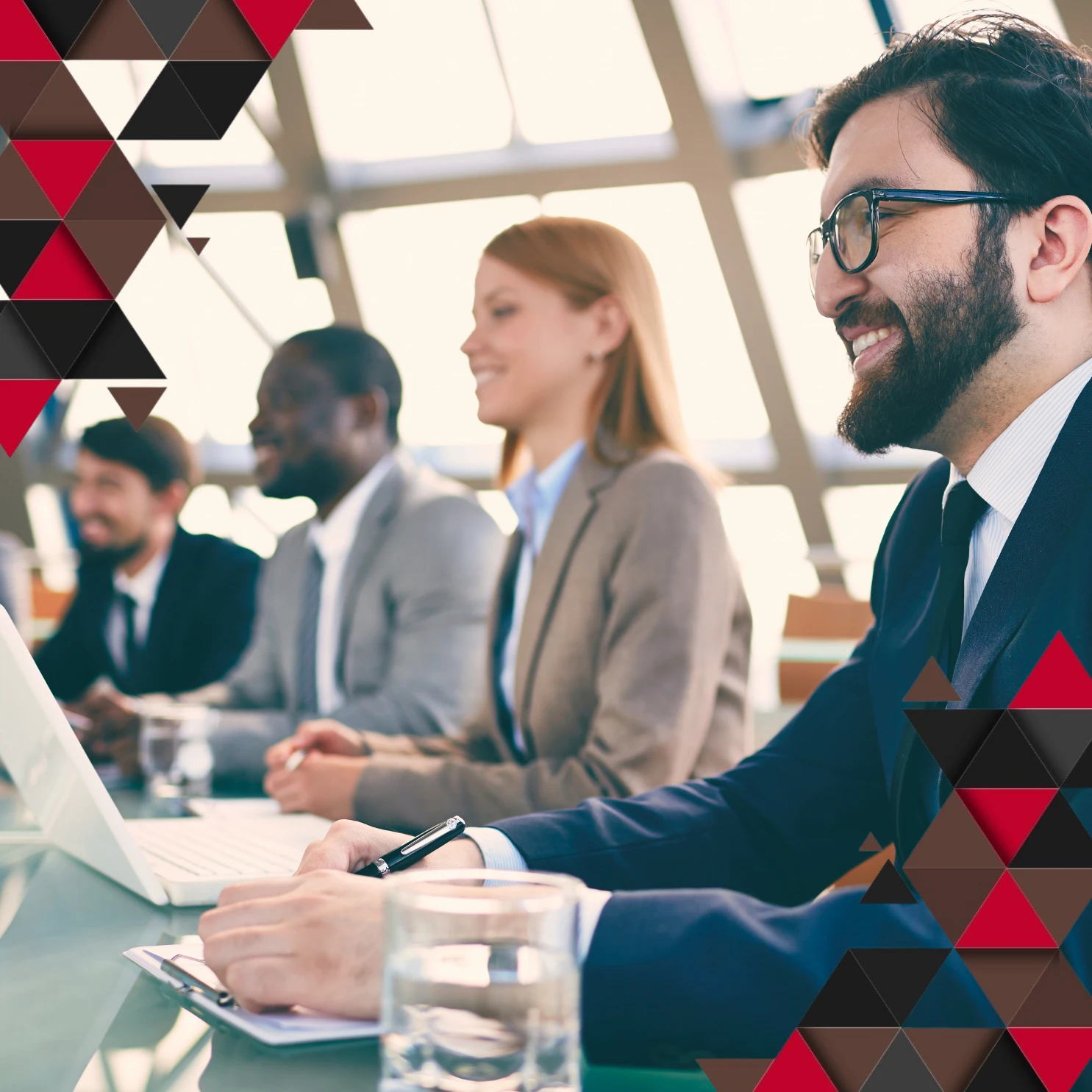 Équipe de professionnels réunis en entreprise